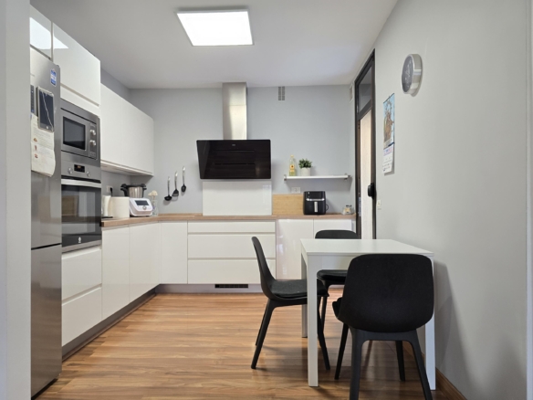 AMPLIA VIVIENDA FAMILIAR EN LA CUESTA