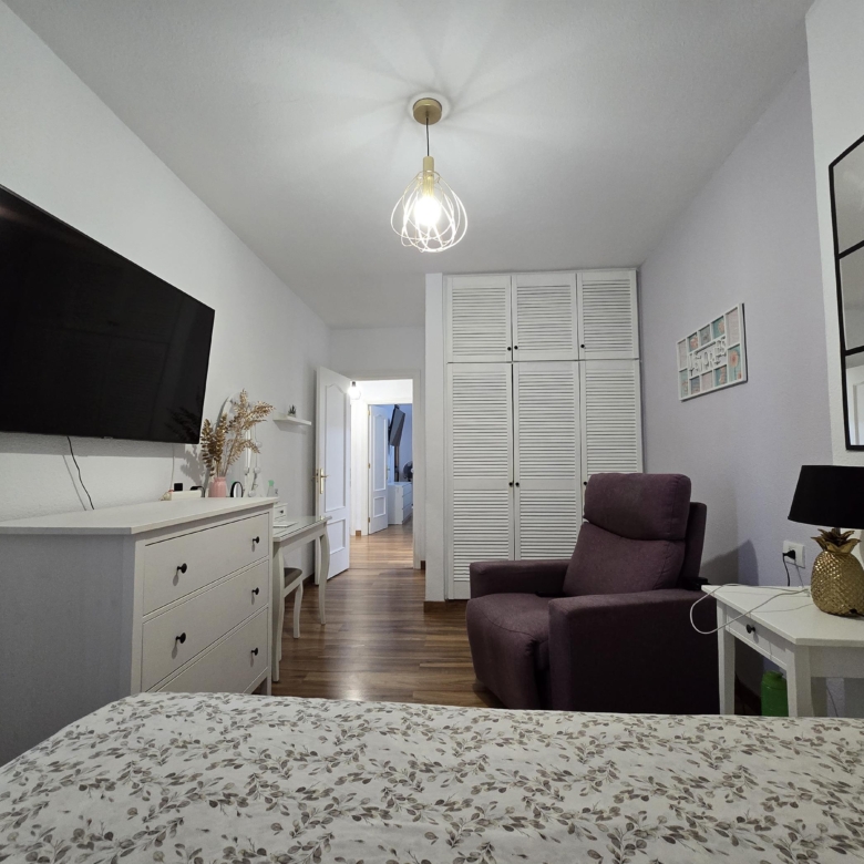 AMPLIA VIVIENDA FAMILIAR EN LA CUESTA