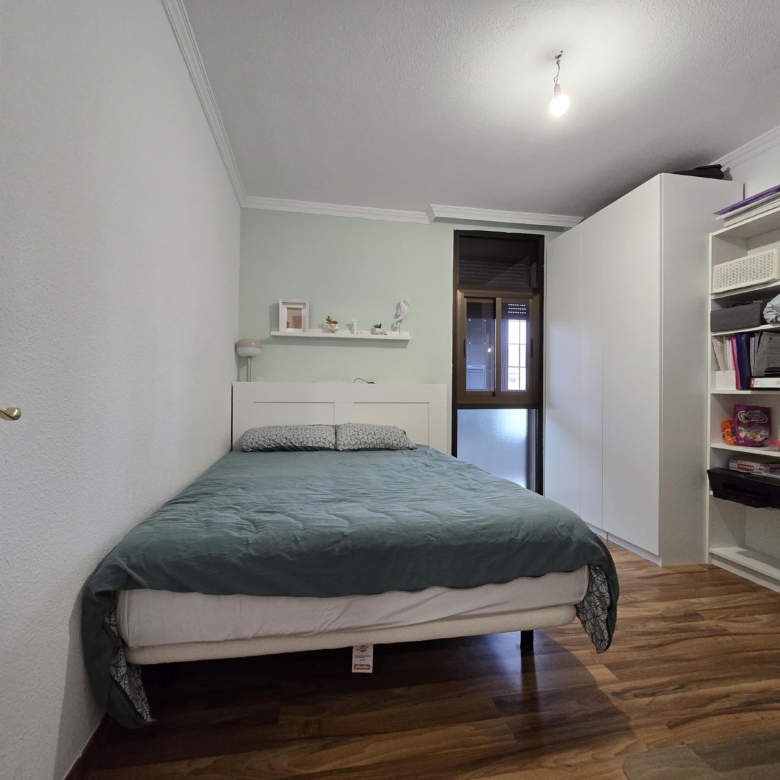 AMPLIA VIVIENDA FAMILIAR EN LA CUESTA