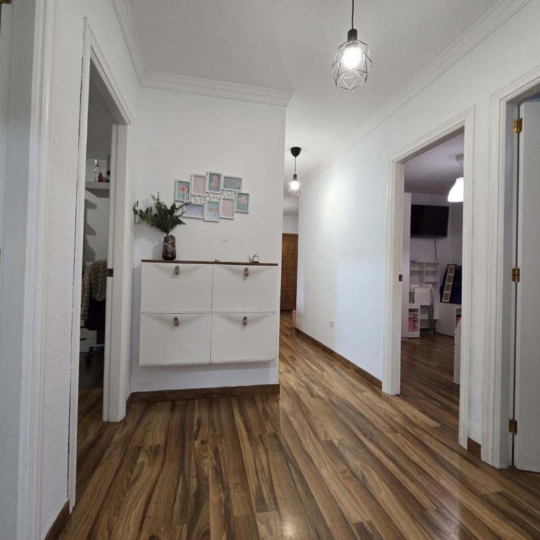 AMPLIA VIVIENDA FAMILIAR EN LA CUESTA