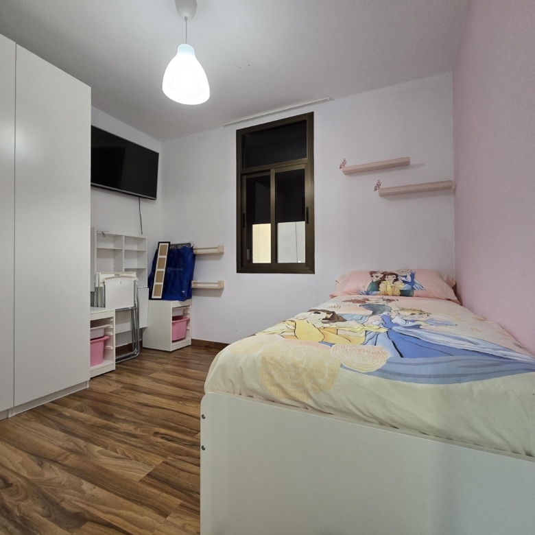 AMPLIA VIVIENDA FAMILIAR EN LA CUESTA