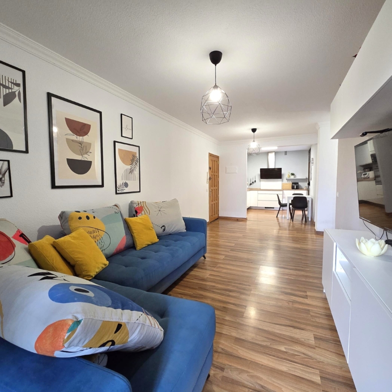 AMPLIA VIVIENDA FAMILIAR EN LA CUESTA
