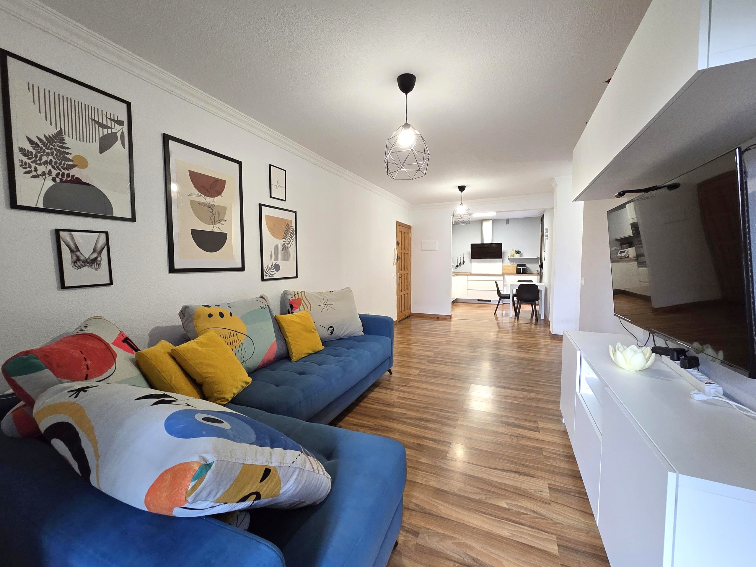 AMPLIA VIVIENDA FAMILIAR EN LA CUESTA