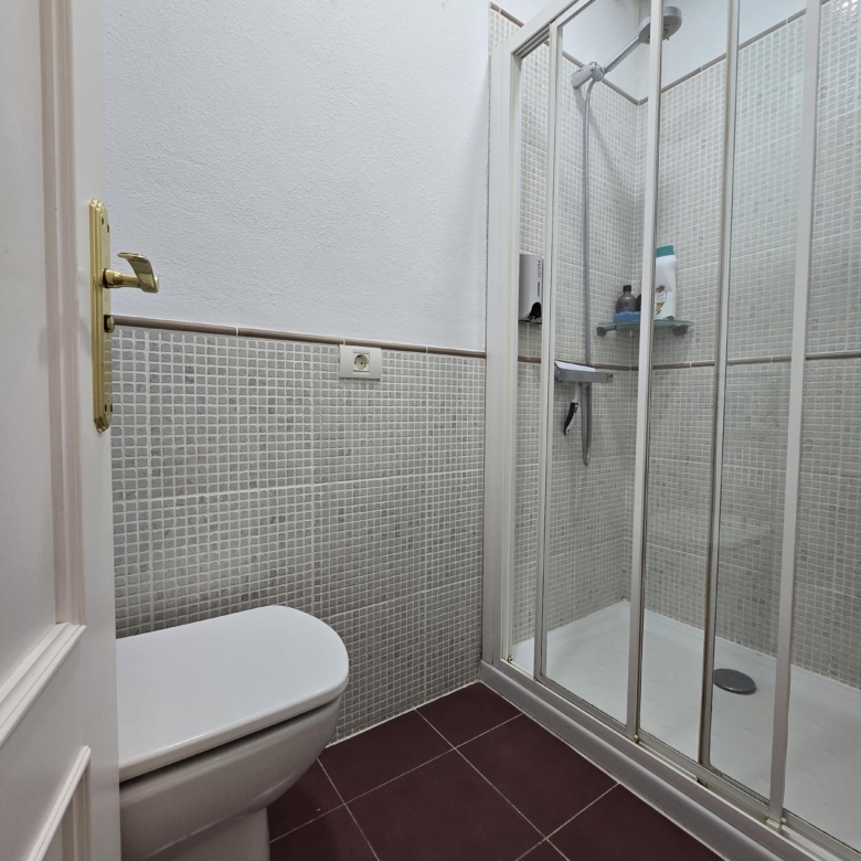 AMPLIA VIVIENDA FAMILIAR EN LA CUESTA