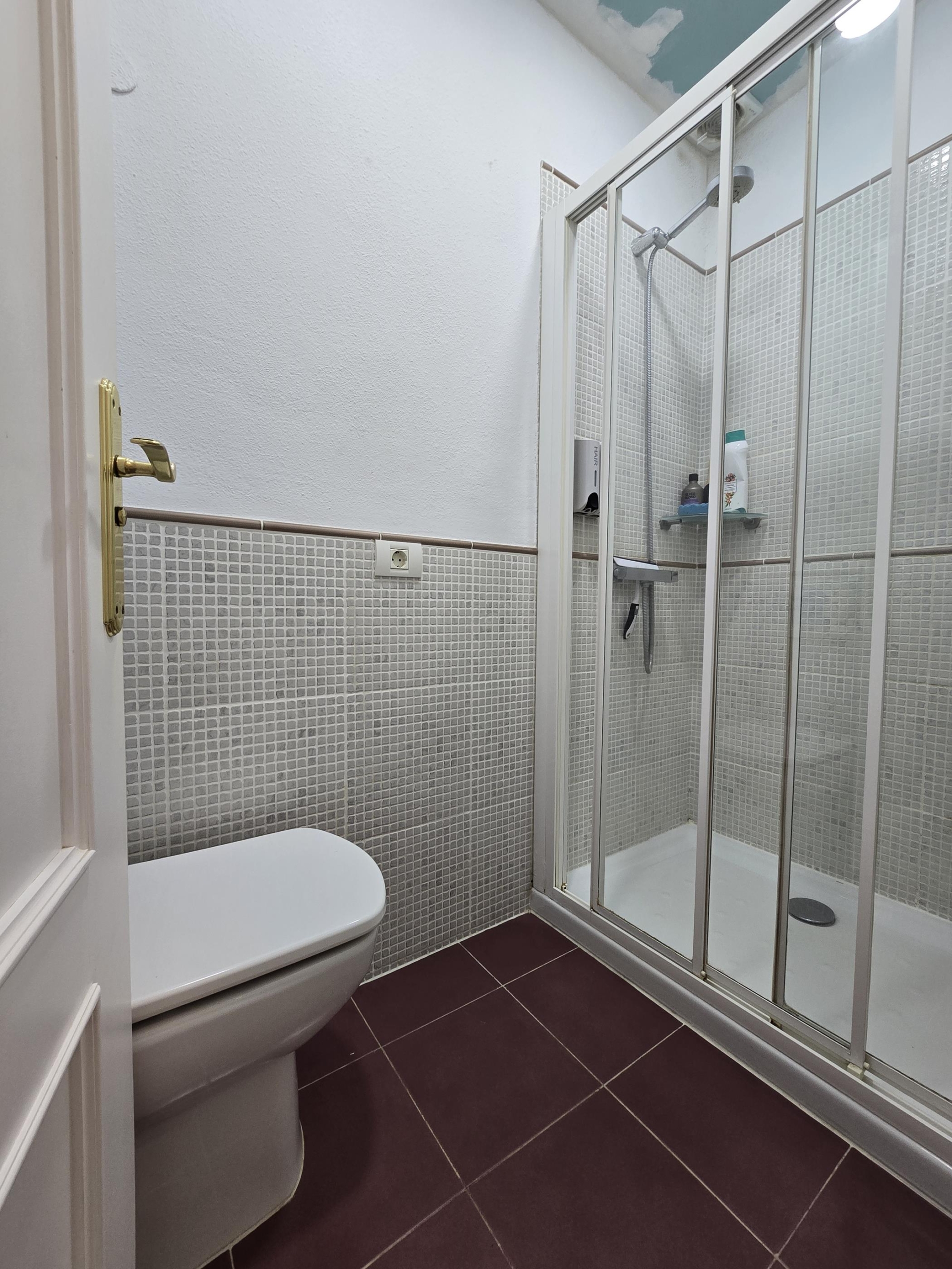 AMPLIA VIVIENDA FAMILIAR EN LA CUESTA