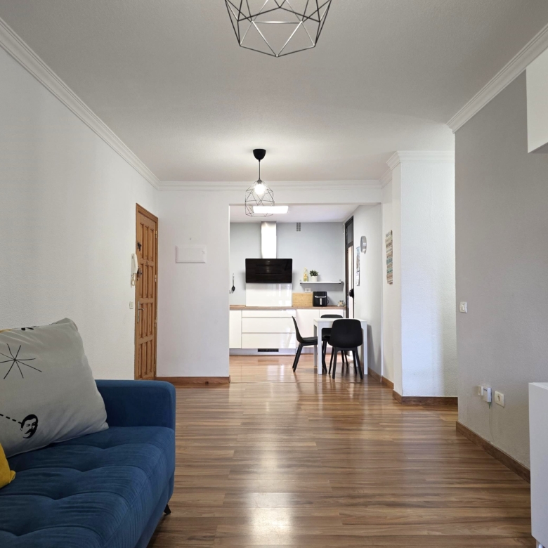 AMPLIA VIVIENDA FAMILIAR EN LA CUESTA
