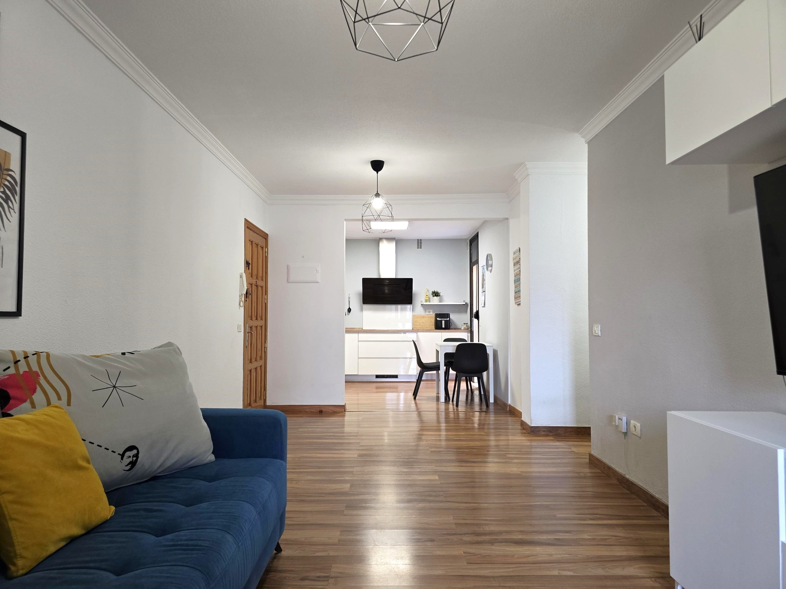 AMPLIA VIVIENDA FAMILIAR EN LA CUESTA