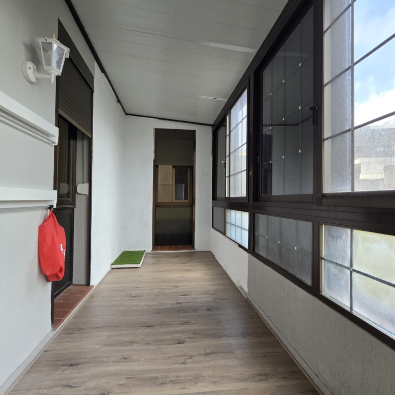 AMPLIA VIVIENDA FAMILIAR EN LA CUESTA